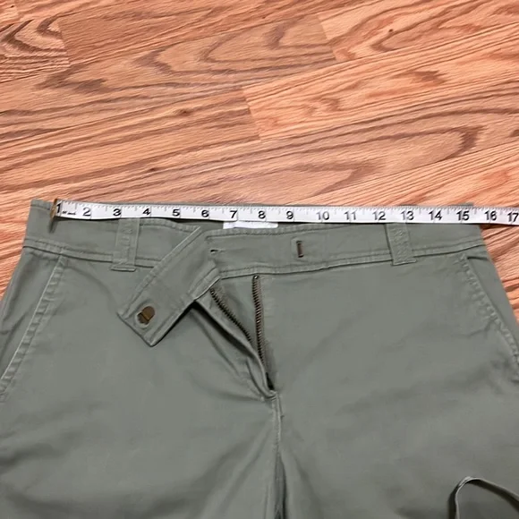 New York and company sage green shorts size 6 - Picture 6 of 7